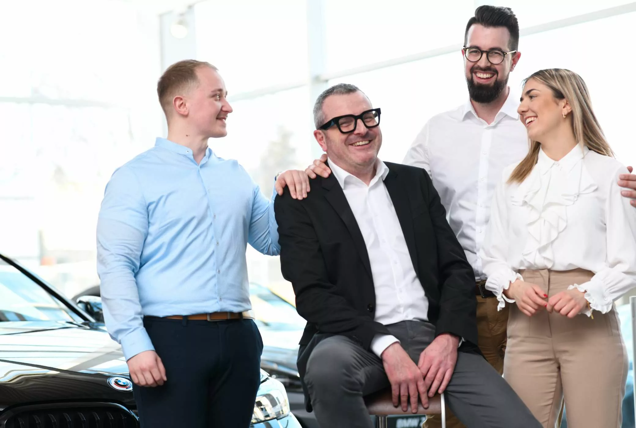 Jobs bei Widmann + Winterholler: Mit 350 Kolleginnen und Kollegen an sieben Standorten von München bis Füssen wuppen wir unser BMW- und Mini-Autohaus.